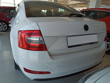SUZUKİ OCTAVIA 2015-2019 IÇIN UYUMLU BAGAJ ÇITASI KROM